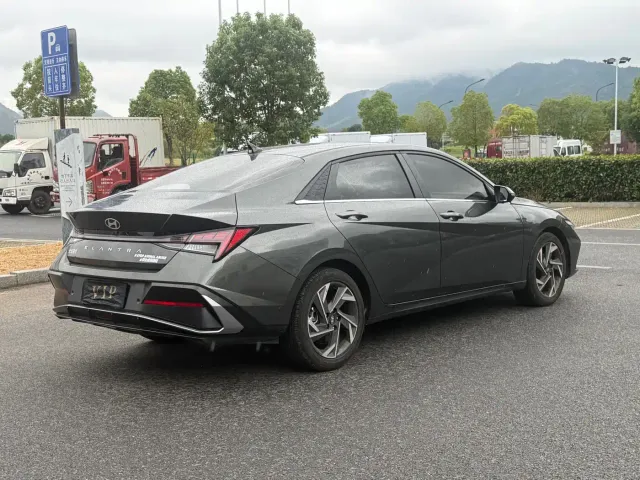 Hyundai Elantra — Фото автомобиля 7