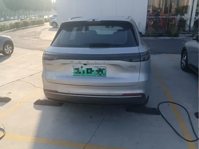 Geely Galaxy Starship 7 EM-i — Фото автомобиля 5