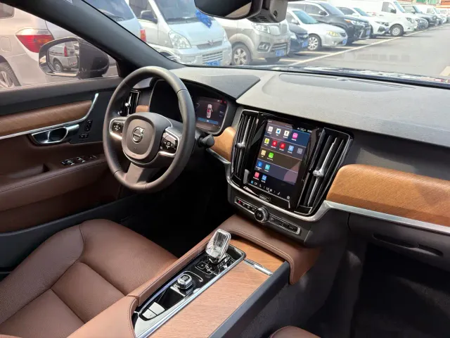 Volvo S90 — Фото автомобиля 11