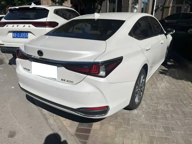 Lexus ES — Фото автомобиля 8