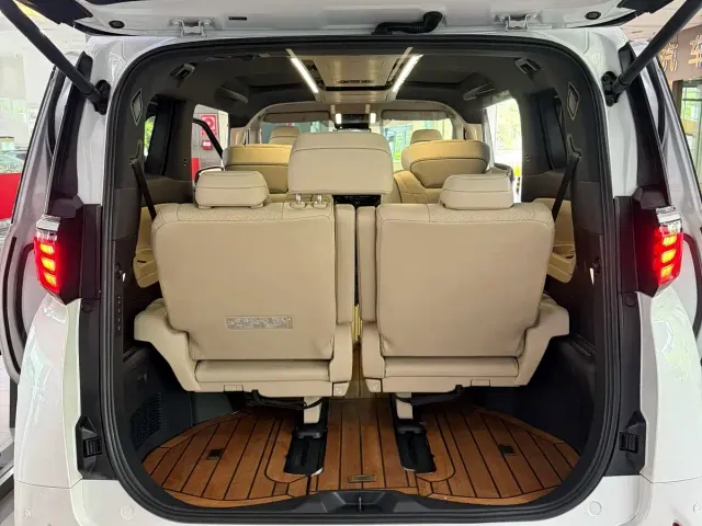 Toyota Alphard — Фото автомобиля 7