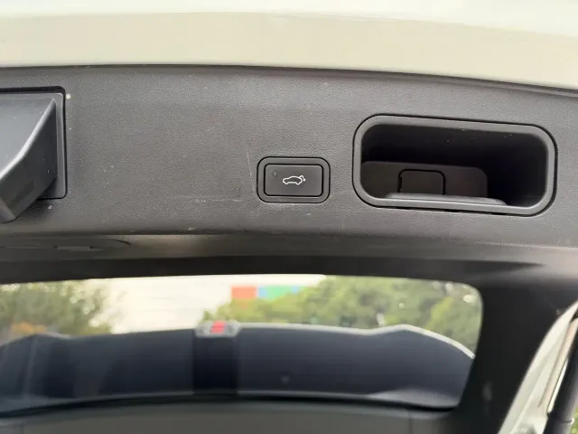 Geely Boyue L — Фото автомобиля 12