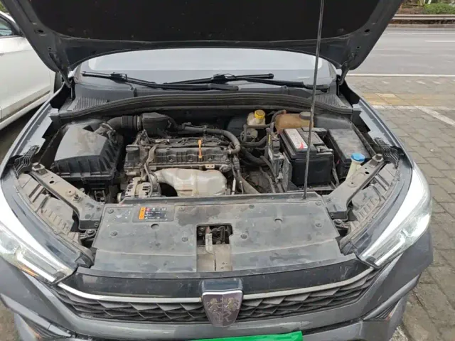 Roewe i5 — Фото автомобиля 19