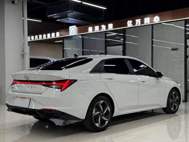 Hyundai Elantra — Фото автомобиля 21