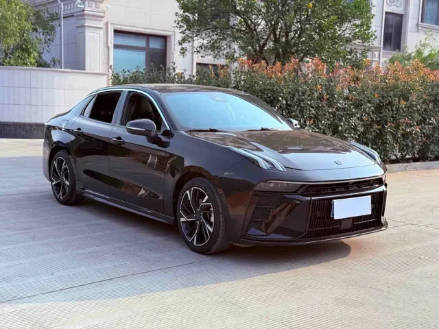 Lynk & Co 03 — Фото автомобиля 3