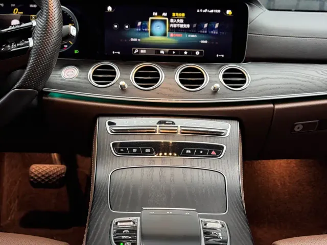 Mercedes-Benz E-Class — Фото автомобиля 11