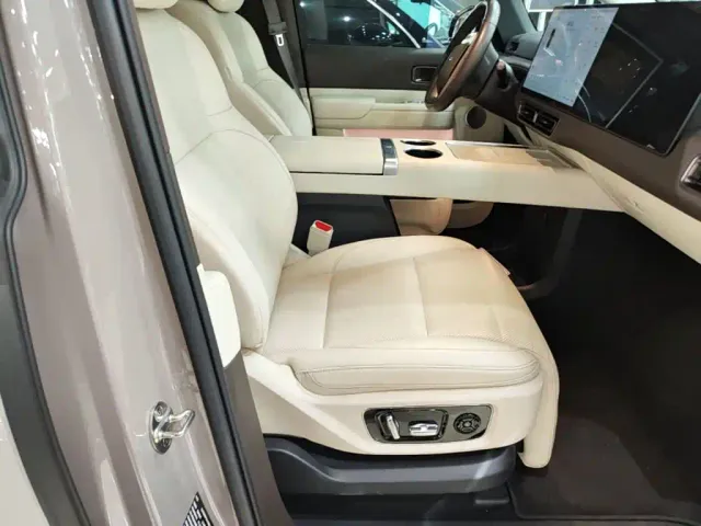 Li Auto MEGA — Фото автомобиля 24