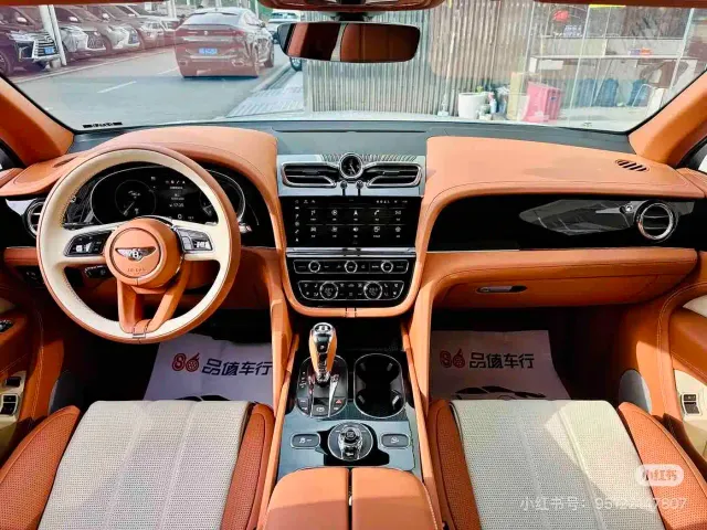 Bentley Bentayga — Фото автомобиля 15