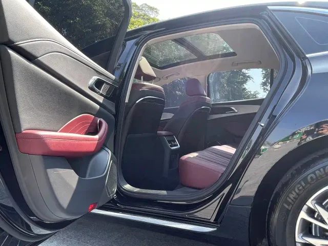 Hongqi H5 — Фото автомобиля 7