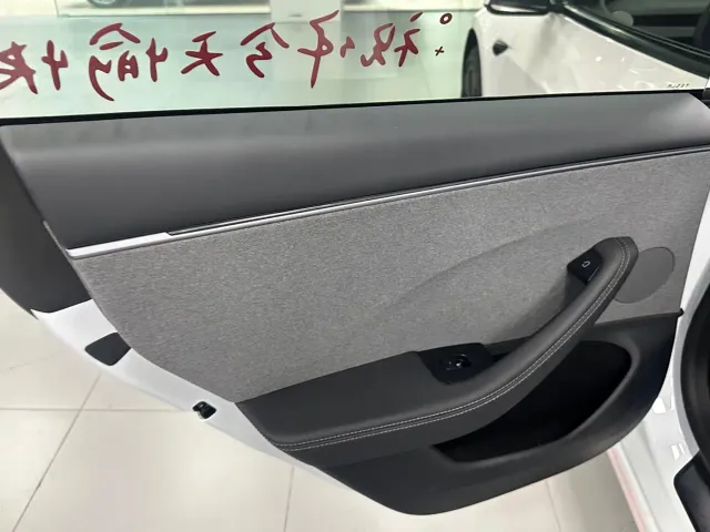 Tesla Model 3 — Фото автомобиля 9