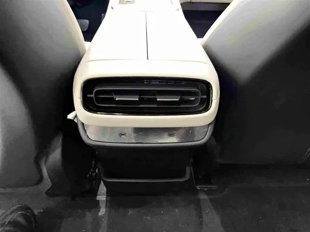 Xiaomi SU7 — Фото автомобиля 15