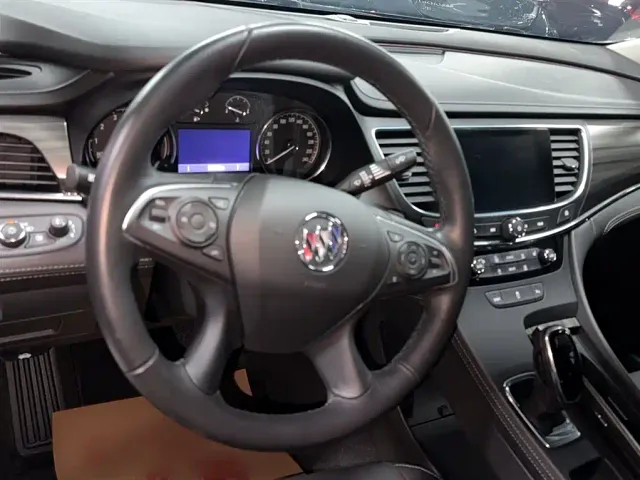 Buick LaCrosse — Фото автомобиля 2