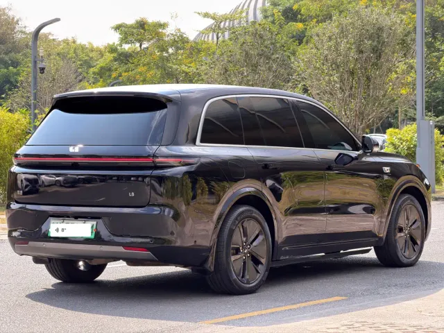 Li Auto L8 — Фото автомобиля 6