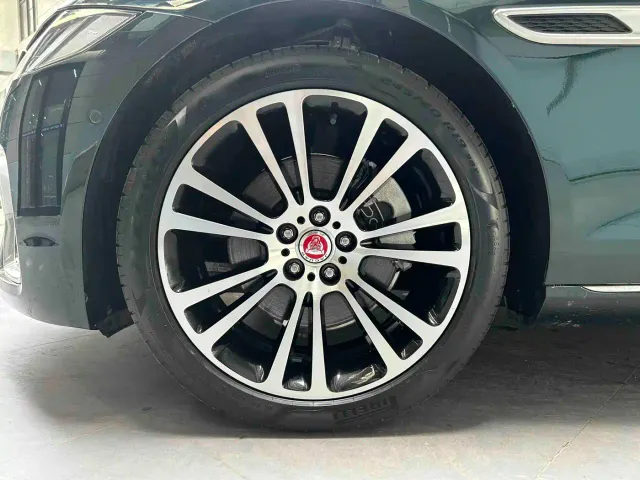 Jaguar XFL — Фото автомобиля 10