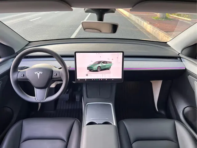 Tesla Model Y — Фото автомобиля 8