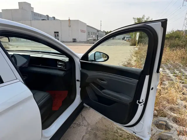 BYD Qin L — Фото автомобиля 6