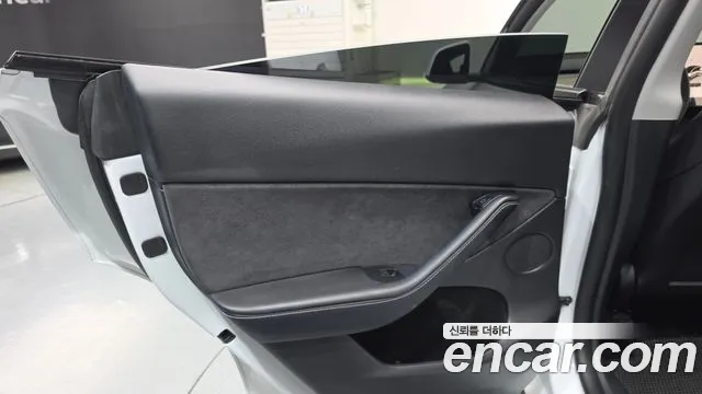 Tesla Model Y — Фото автомобиля 24