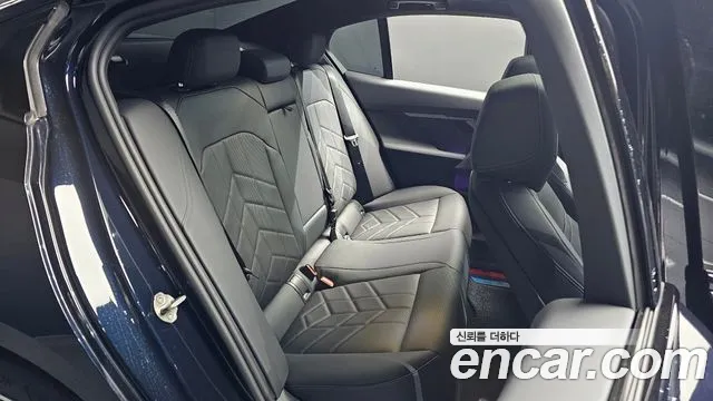 BMW 5-Series — Фото автомобиля 11