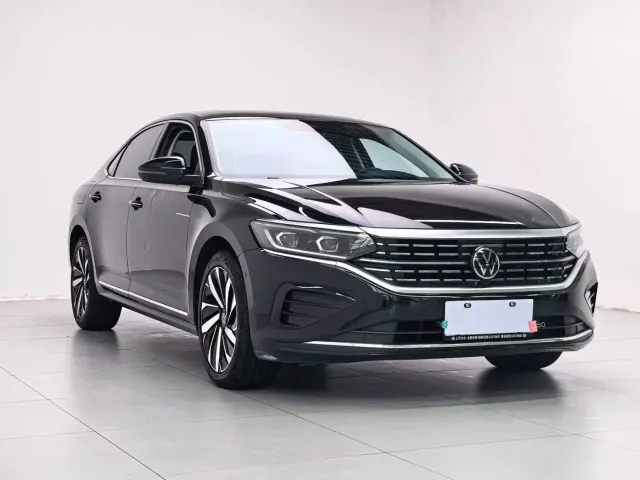 Volkswagen Passat — Фото автомобиля 3