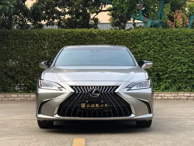 Lexus ES — Фото автомобиля 2