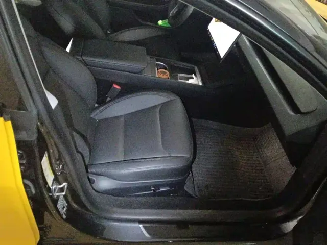 Tesla Model 3 — Фото автомобиля 8