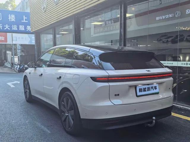 Li Auto i6 — Фото автомобиля 9