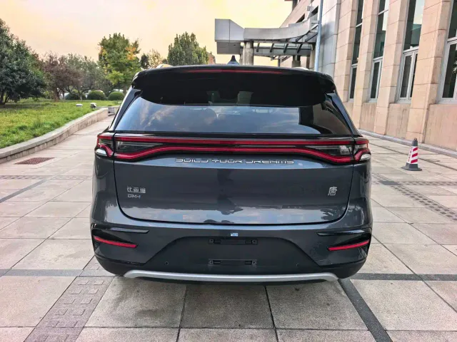 BYD Tang — Фото автомобиля 5