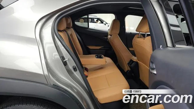 Lexus UX — Фото автомобиля 12