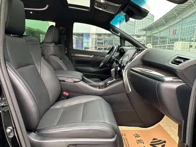 Toyota Vellfire — Фото автомобиля 10