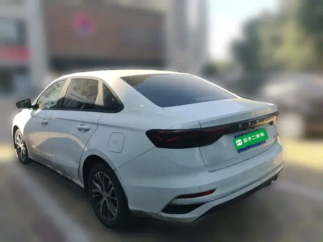 Geely Emgrand — Фото автомобиля 24