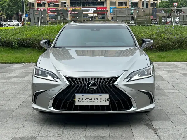 Lexus ES — Фото автомобиля 2