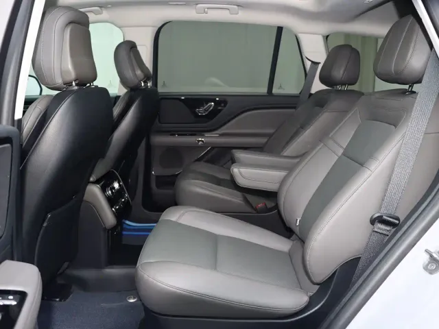 Lincoln Aviator 2024 3.0T V6 AWD Elegance 6-Seater — Фото автомобиля 17