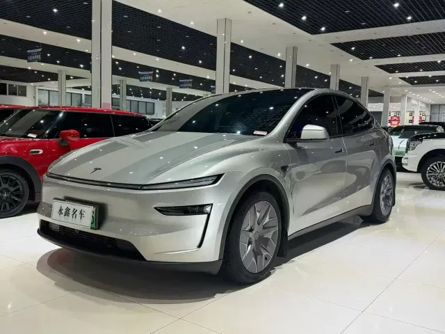 Tesla Model Y L — Фото автомобиля 3
