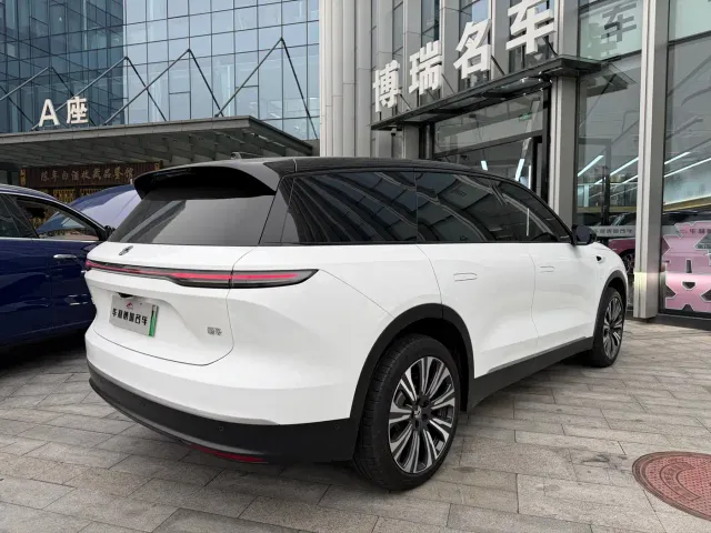 Nio ES8 — Фото автомобиля 13