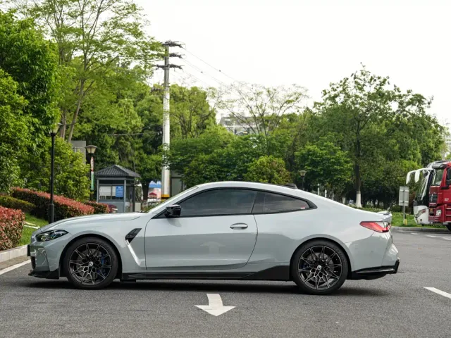 BMW M4 — Фото автомобиля 3