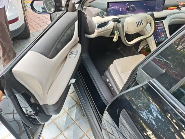 IM Motors L6 — Фото автомобиля 17