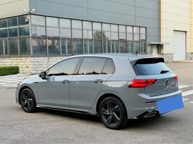 Volkswagen Golf — Фото автомобиля 18