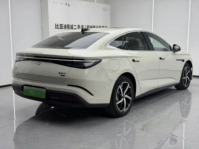 BYD Seal 07 DM-i — Фото автомобиля 3