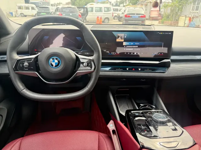 BMW i5 — Фото автомобиля 9