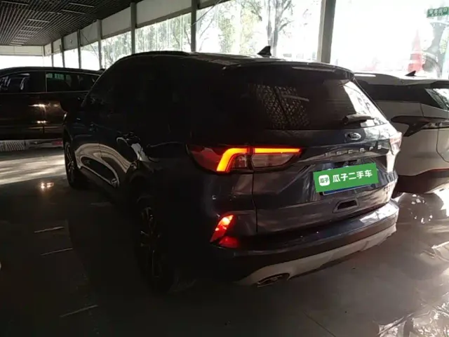 Ford Escape — Фото автомобиля 4