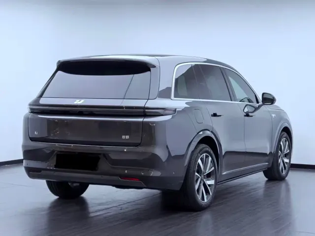 Li Auto L8 — Фото автомобиля 5
