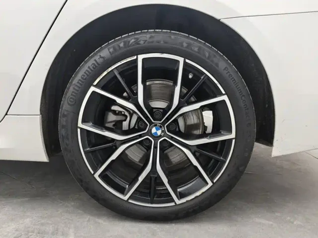 BMW 5 Series — Фото автомобиля 10