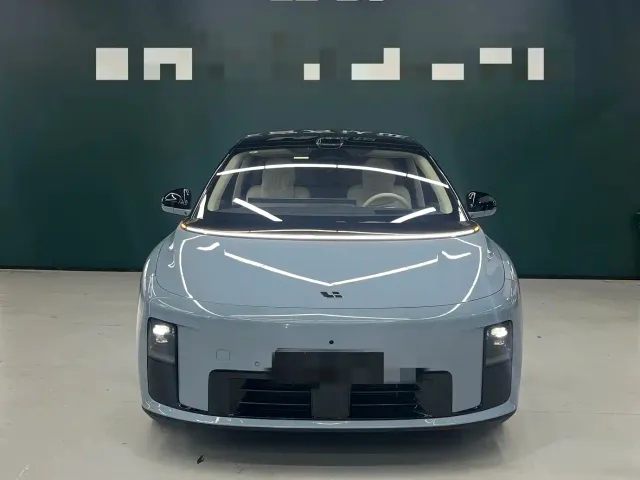 Li Auto i8 — Фото автомобиля 2