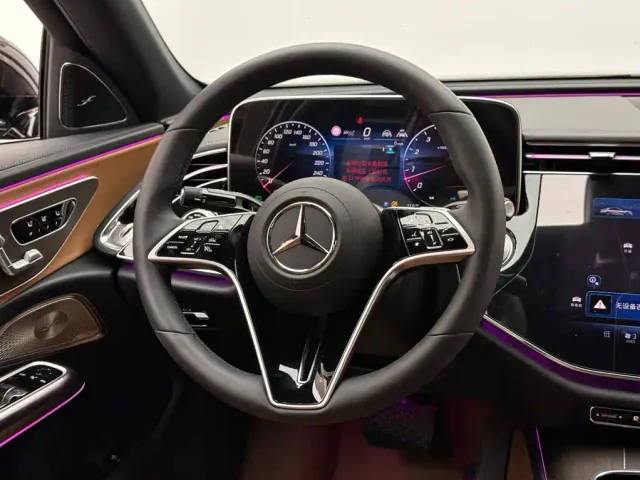 Mercedes-Benz E-Class — Фото автомобиля 12