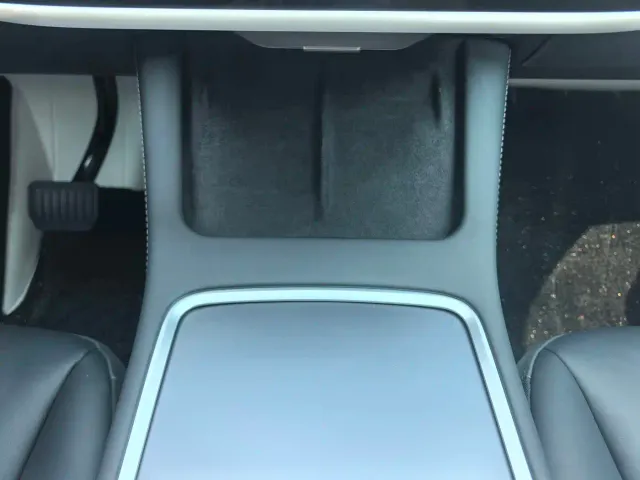 Tesla Model Y — Фото автомобиля 17