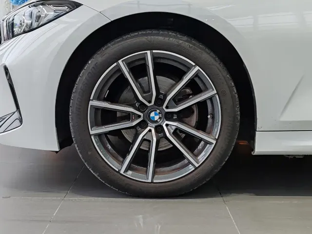 BMW 3 Series — Фото автомобиля 16