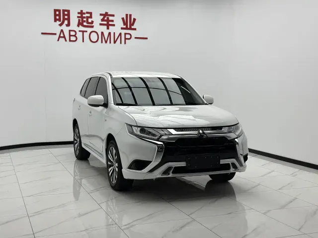 Mitsubishi Outlander — Фото автомобиля 3