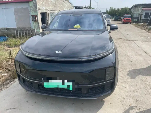 Li Auto L8 — Фото автомобиля 2