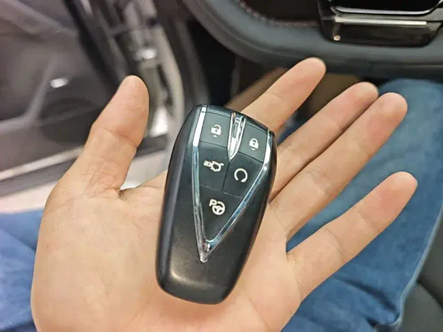 Changan Oshan Z6 EV — Фото автомобиля 8
