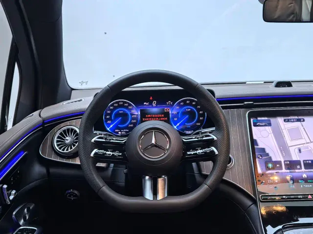 Mercedes-Benz EQE SUV — Фото автомобиля 14
